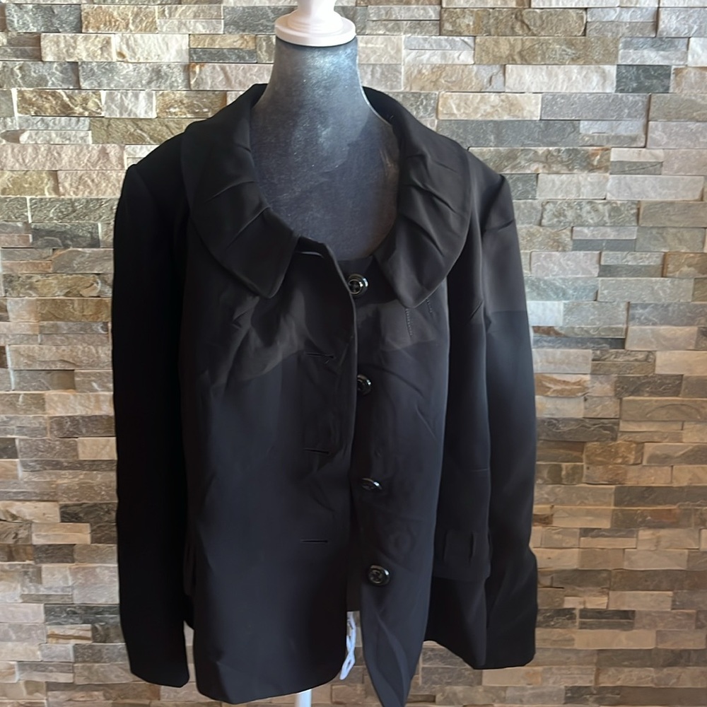 Tahari Black and Cream Patterned Blouse